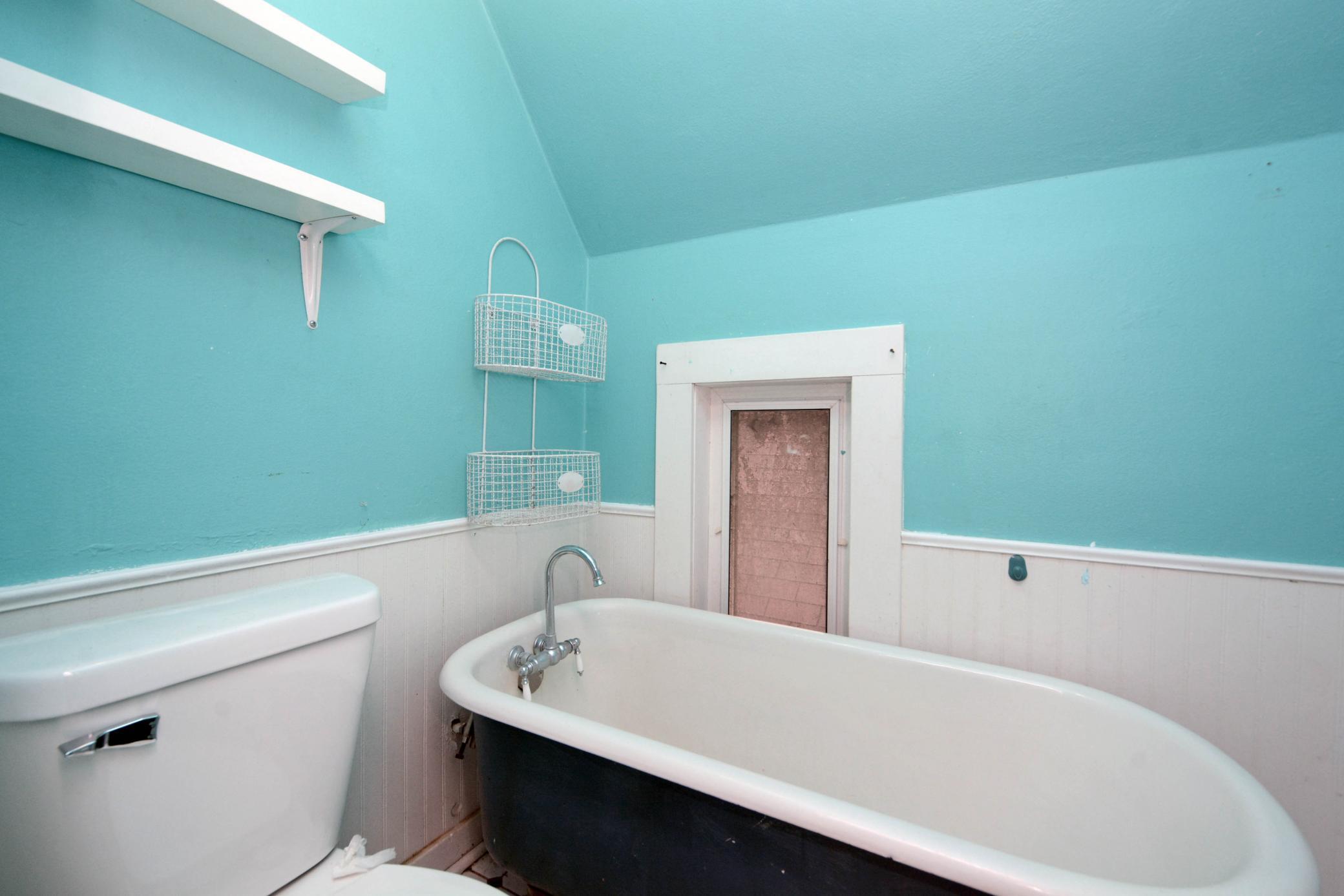 397 Burgess St 19.jpg