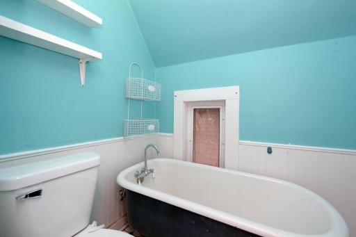 397 Burgess St 19.jpg