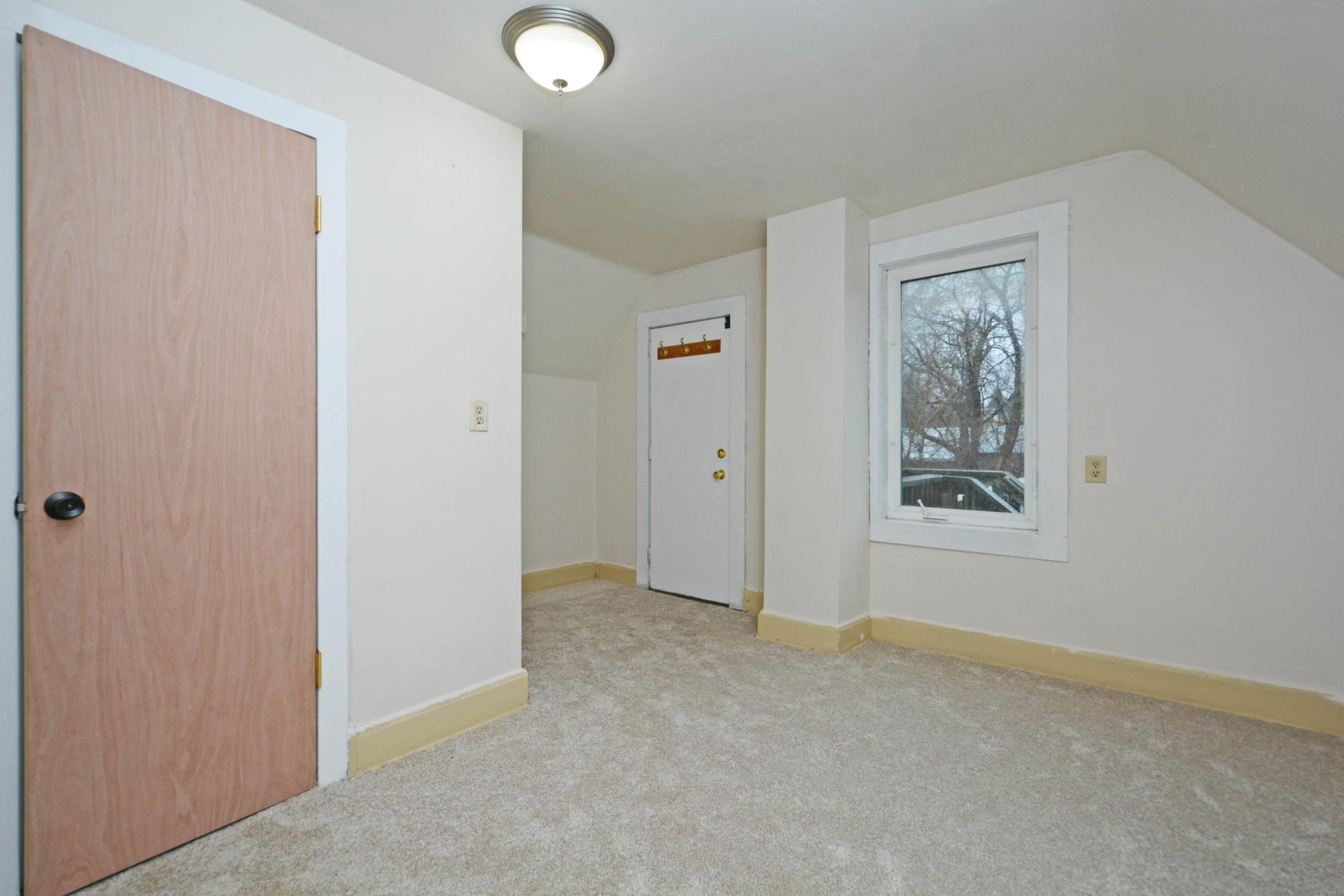 397 Burgess St 17.jpg