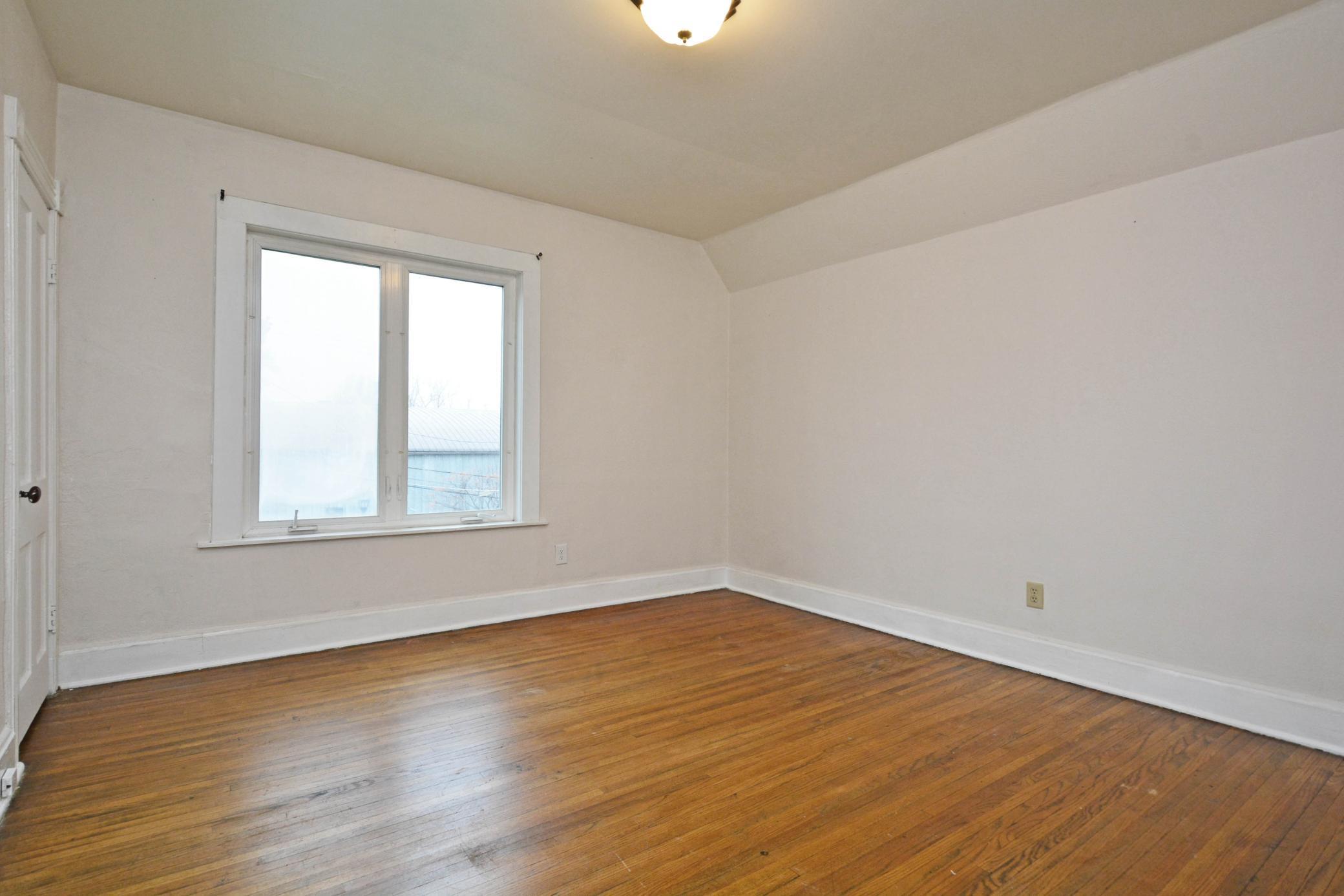 397 Burgess St 11.jpg