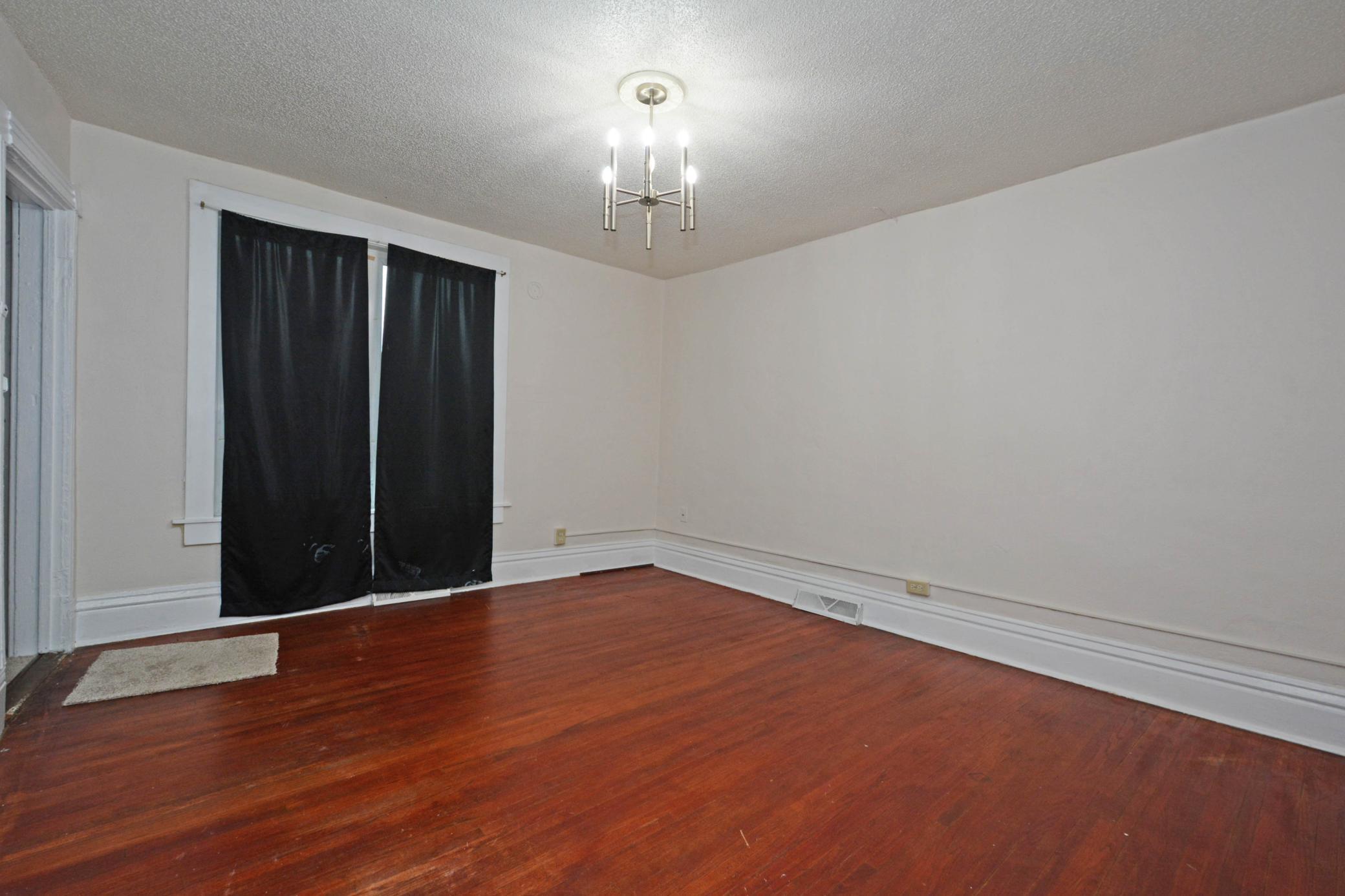 397 Burgess St 02.jpg