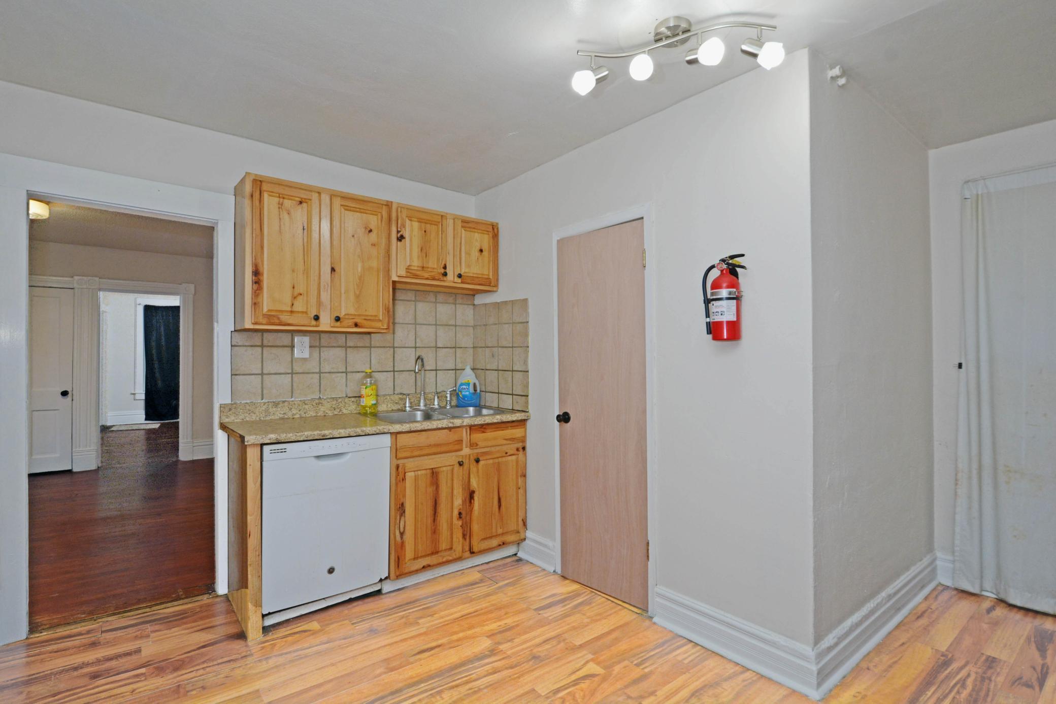 397 Burgess St 08.jpg