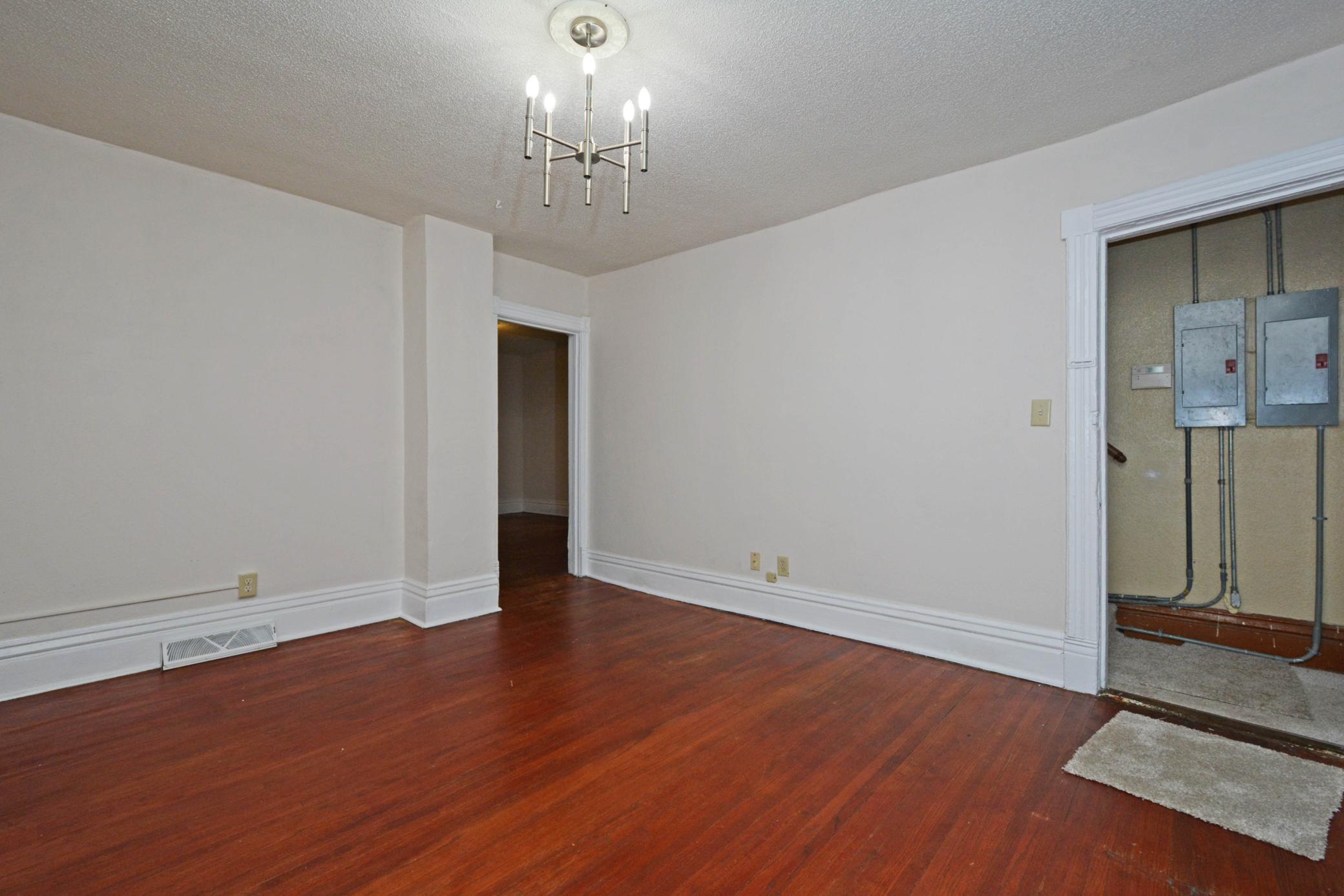 397 Burgess St 03.jpg