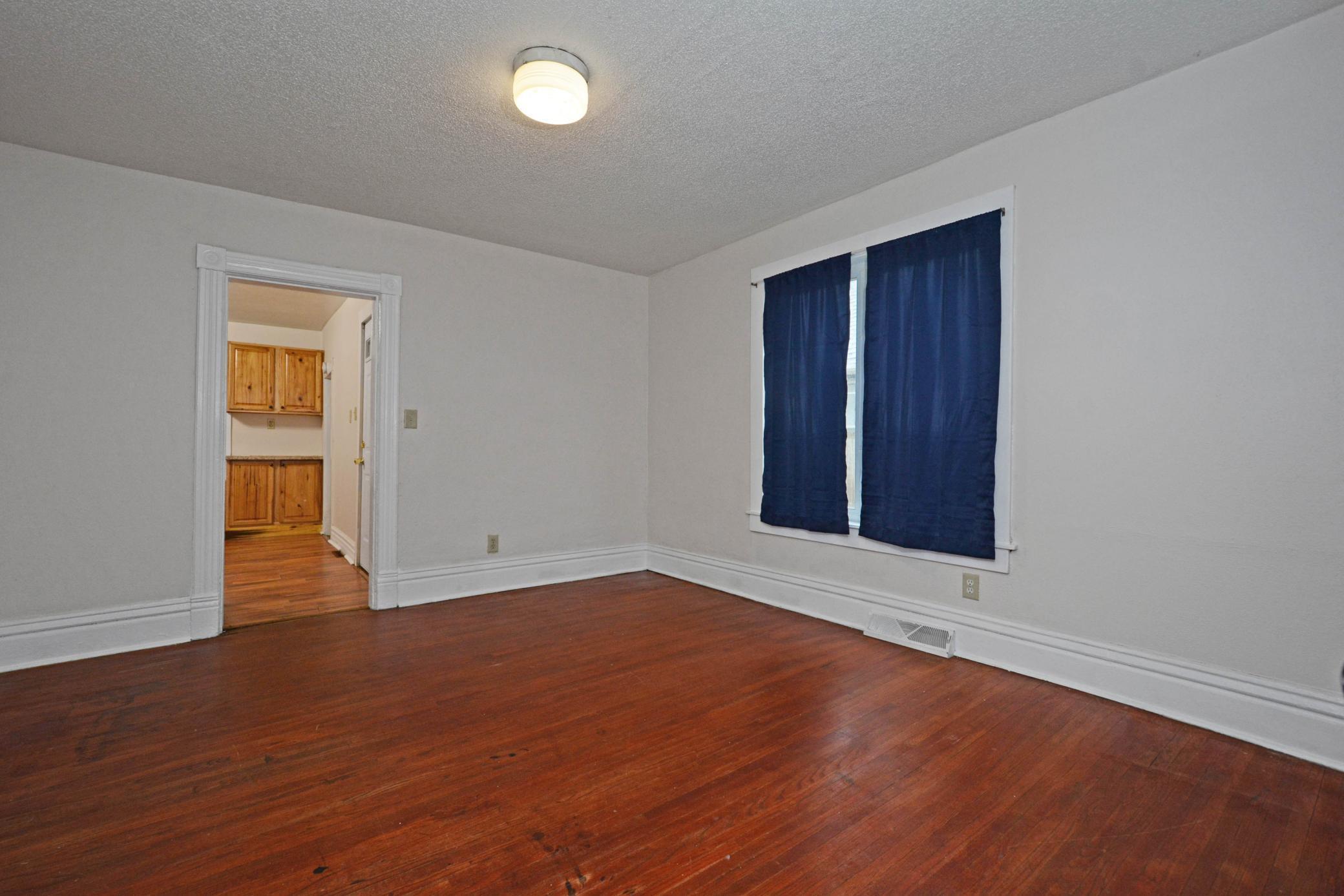 397 Burgess St 04.jpg