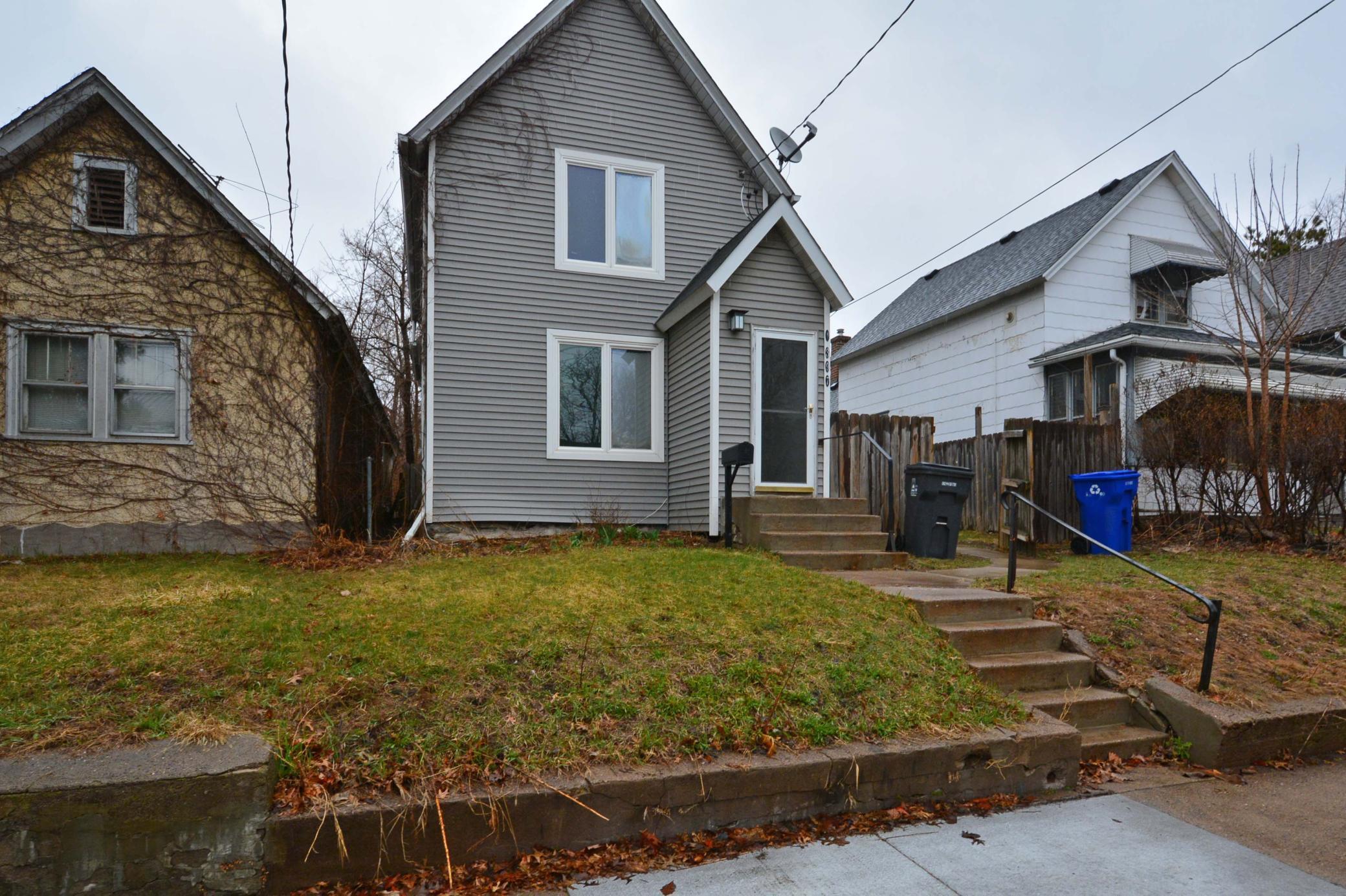 397 Burgess St 20.jpg