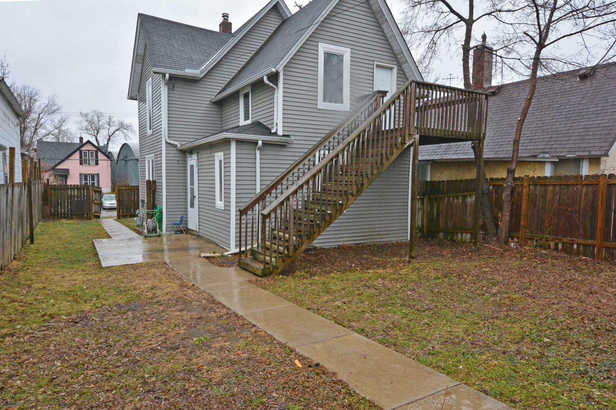 397 Burgess St 22.jpg