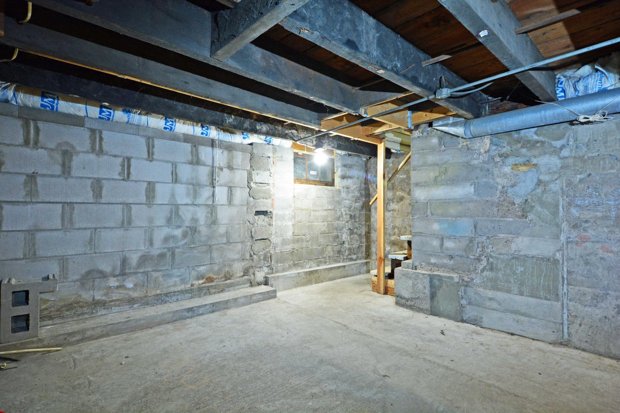 397 Burgess St 32.jpg