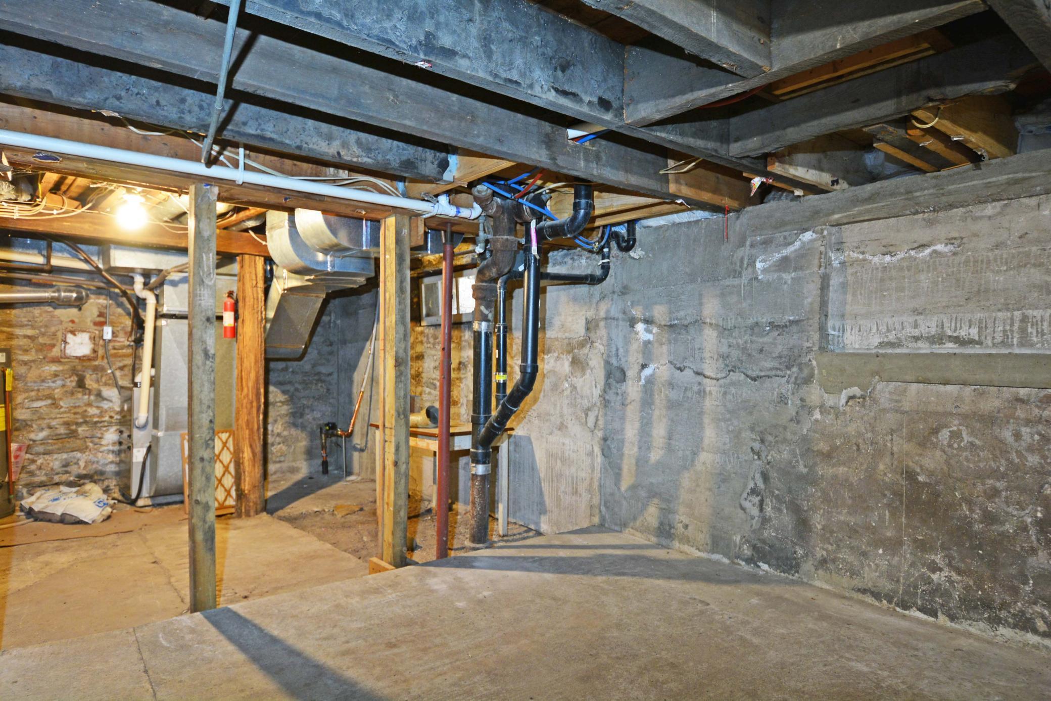 397 Burgess St 30.jpg