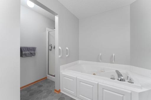 5402 Deerfield Circle SE, Prior Lake, MN 55372