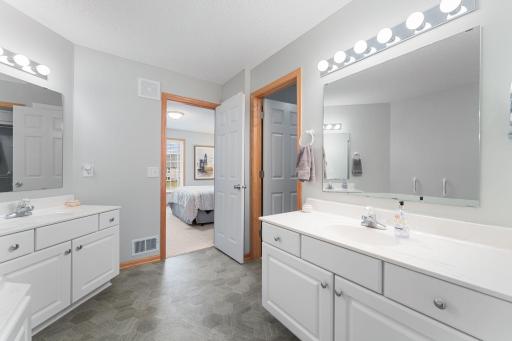 5402 Deerfield Circle SE, Prior Lake, MN 55372