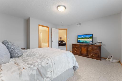 5402 Deerfield Circle SE, Prior Lake, MN 55372