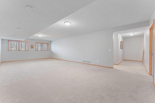 5402 Deerfield Circle SE, Prior Lake, MN 55372