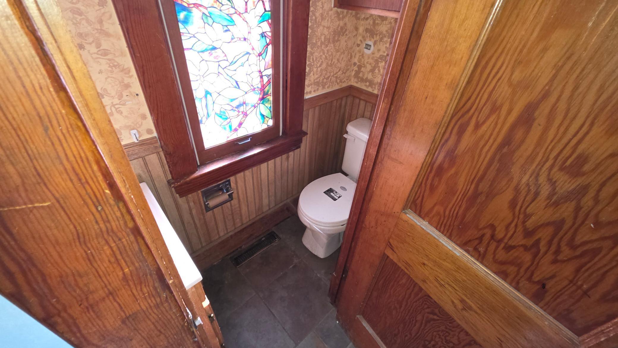 MAIN FLOOR HALF BATH.jpg