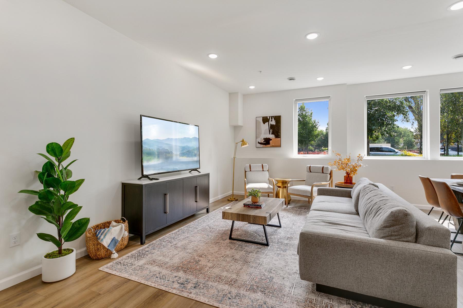 3310 Lyndale Ave S Unit 1 Minneapolis MN_0014.jpg