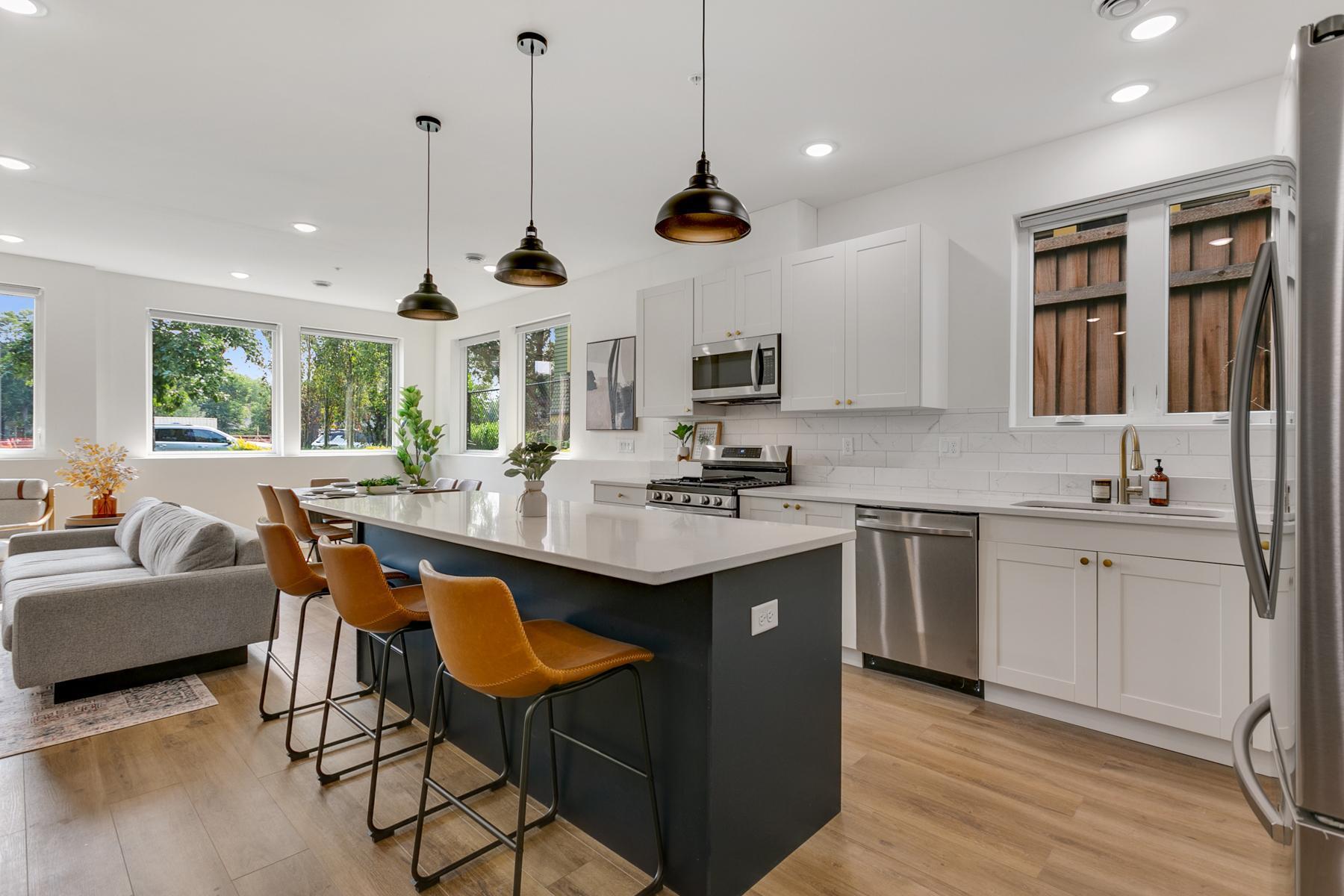 3310 Lyndale Ave S Unit 1 Minneapolis MN_0021.jpg