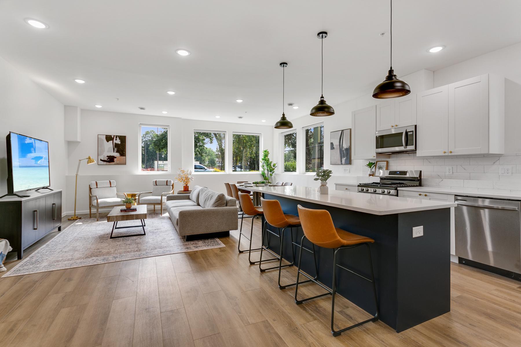 3310 Lyndale Ave S Unit 1 Minneapolis MN_0022.jpg