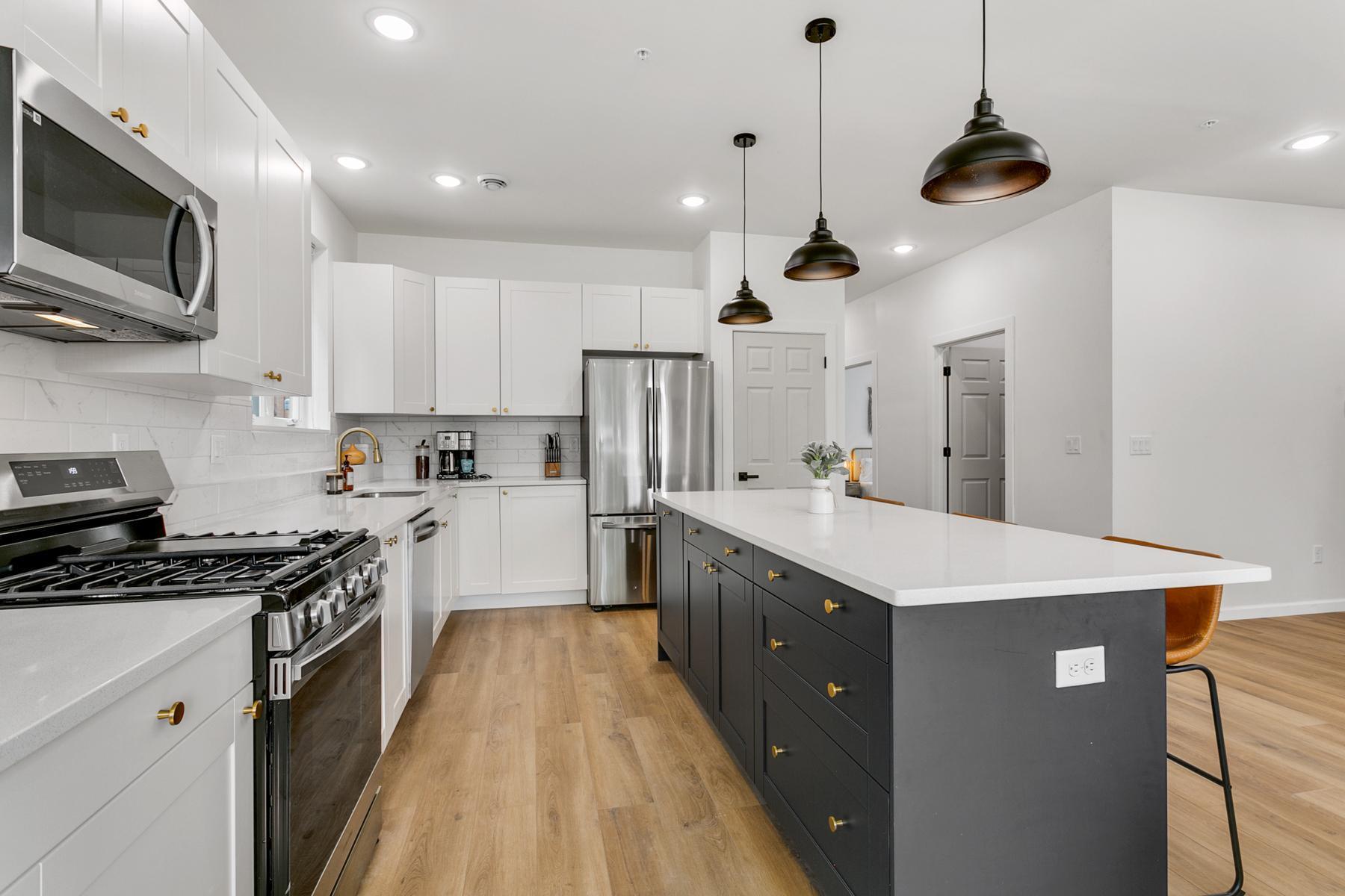 3310 Lyndale Ave S Unit 1 Minneapolis MN_0024.jpg