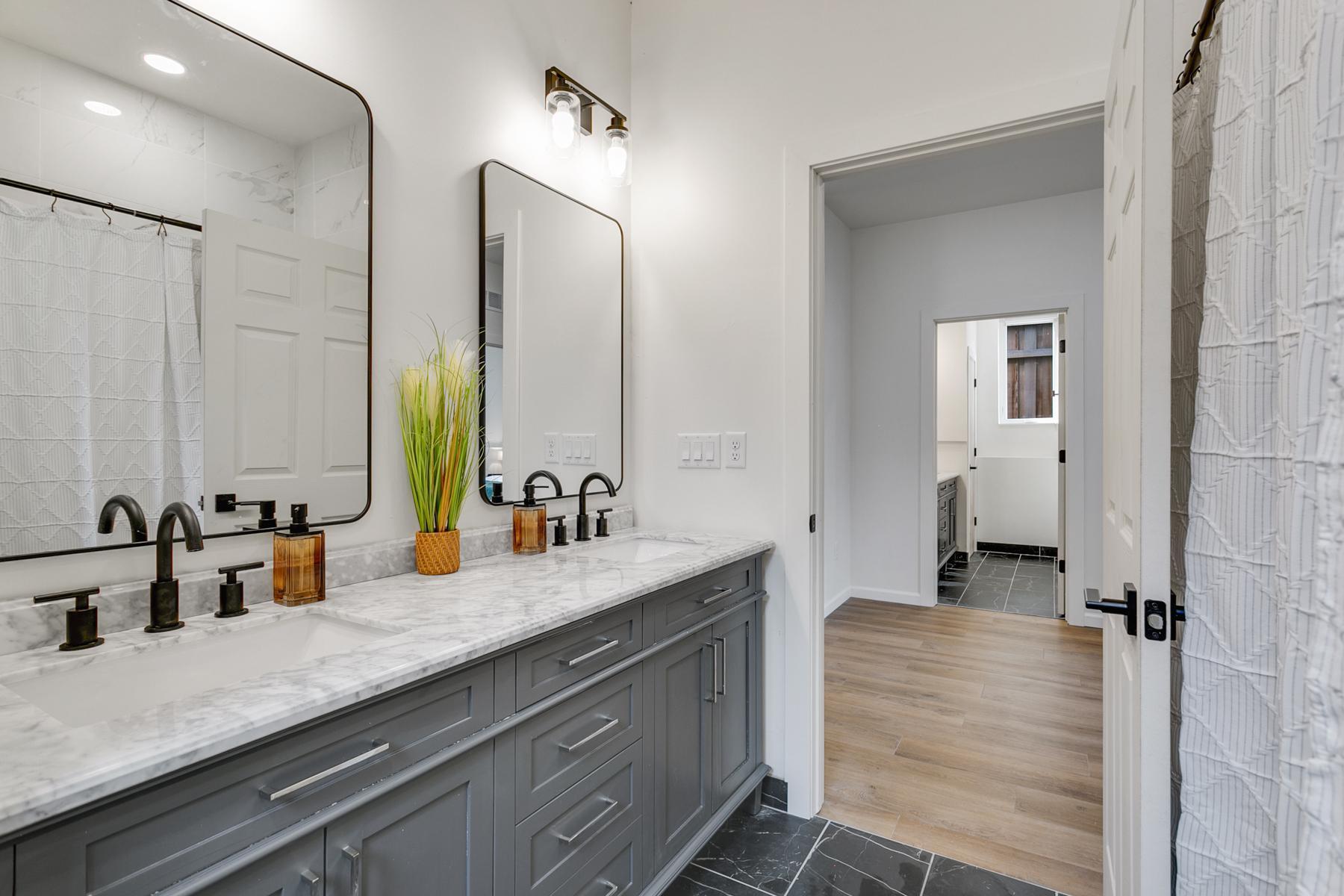 3310 Lyndale Ave S Unit 1 Minneapolis MN_0037.jpg