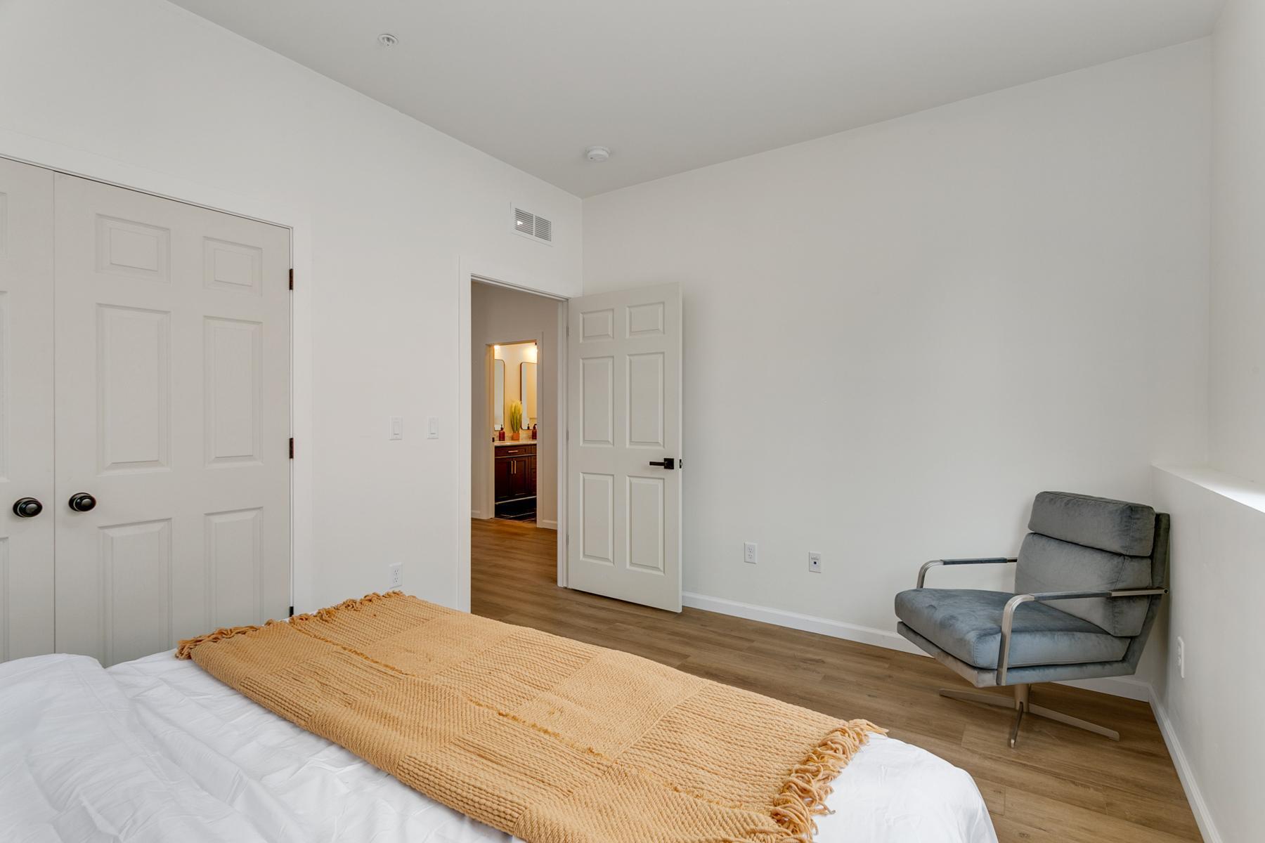 3310 Lyndale Ave S Unit 1 Minneapolis MN_0039.jpg