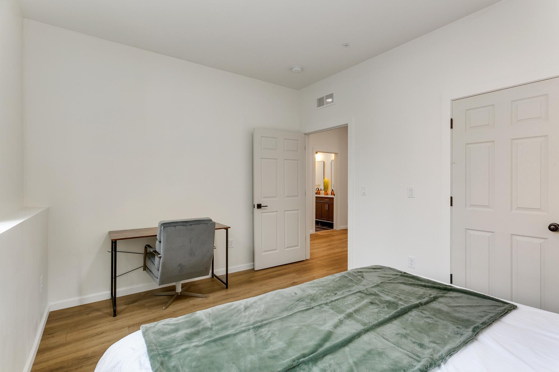 3310 Lyndale Ave S Unit 1 Minneapolis MN_0042.jpg