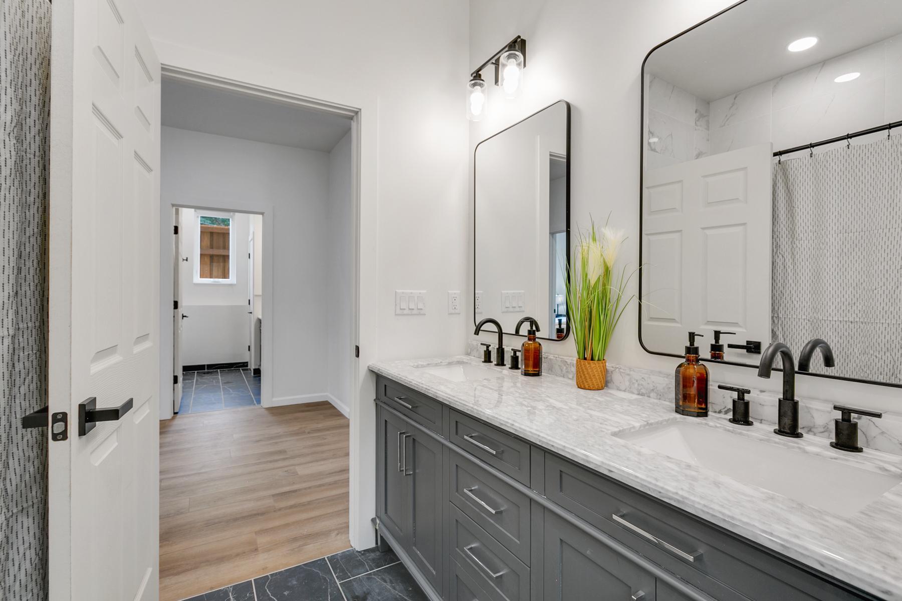 3310 Lyndale Ave S Unit 1 Minneapolis MN_0046.jpg