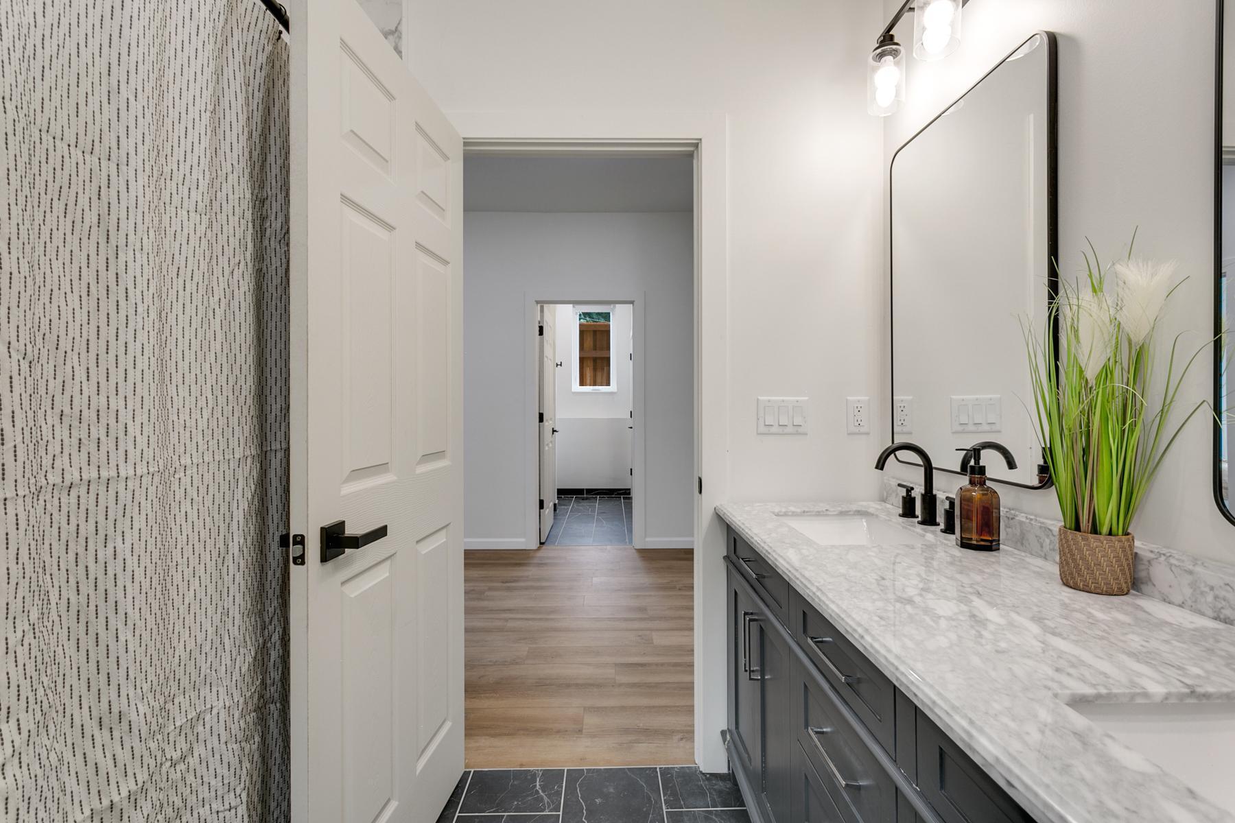 3310 Lyndale Ave S Unit 1 Minneapolis MN_0047.jpg