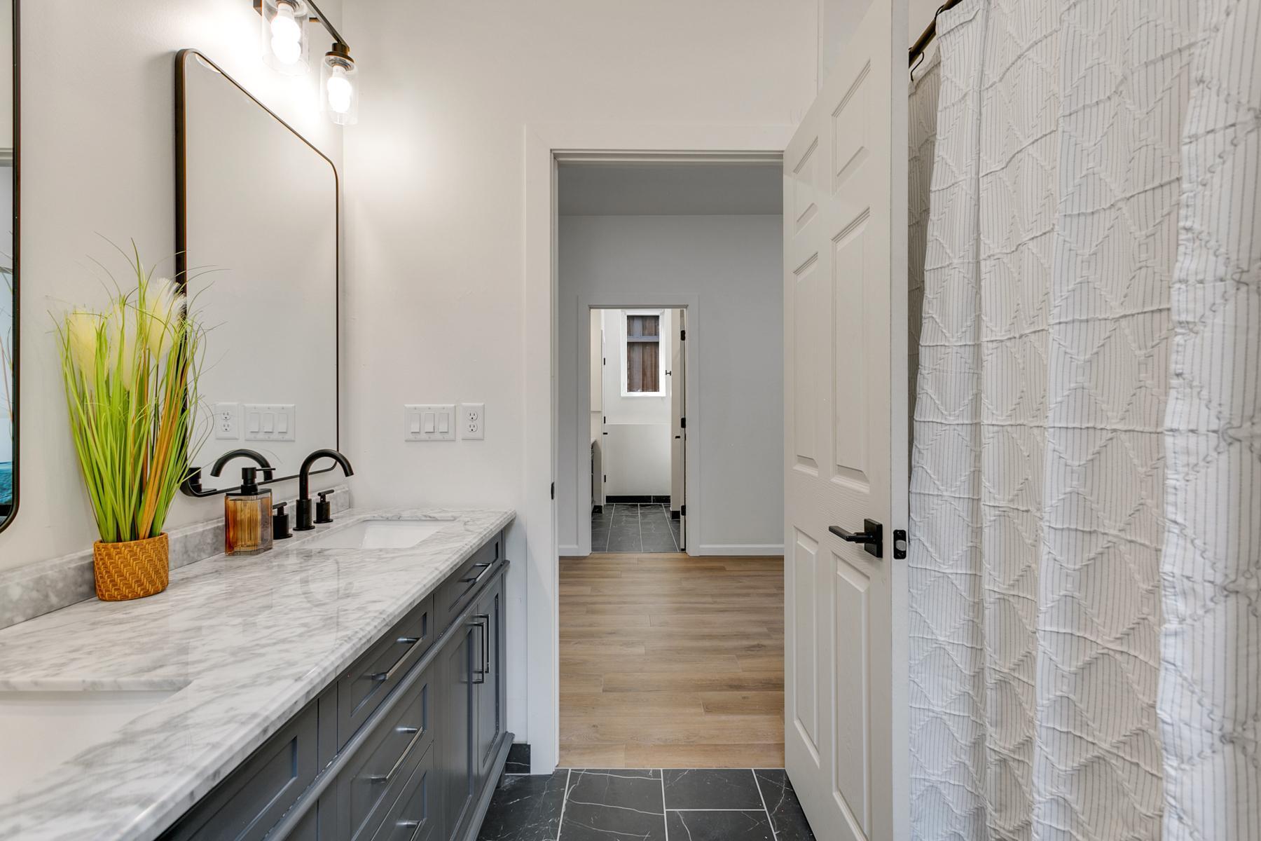 3310 Lyndale Ave S Unit 1 Minneapolis MN_0048.jpg