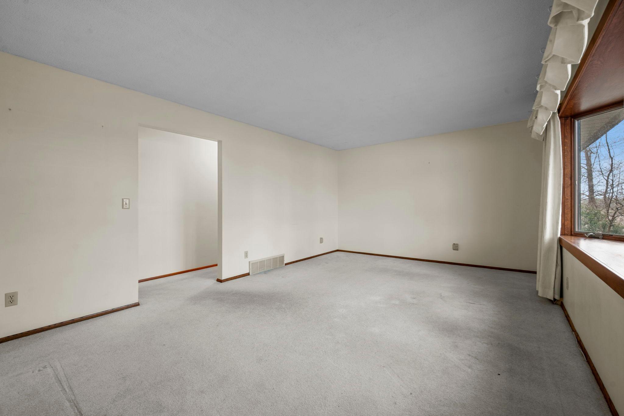 26-web-or-mls-3761 W 230th St-122.jpg