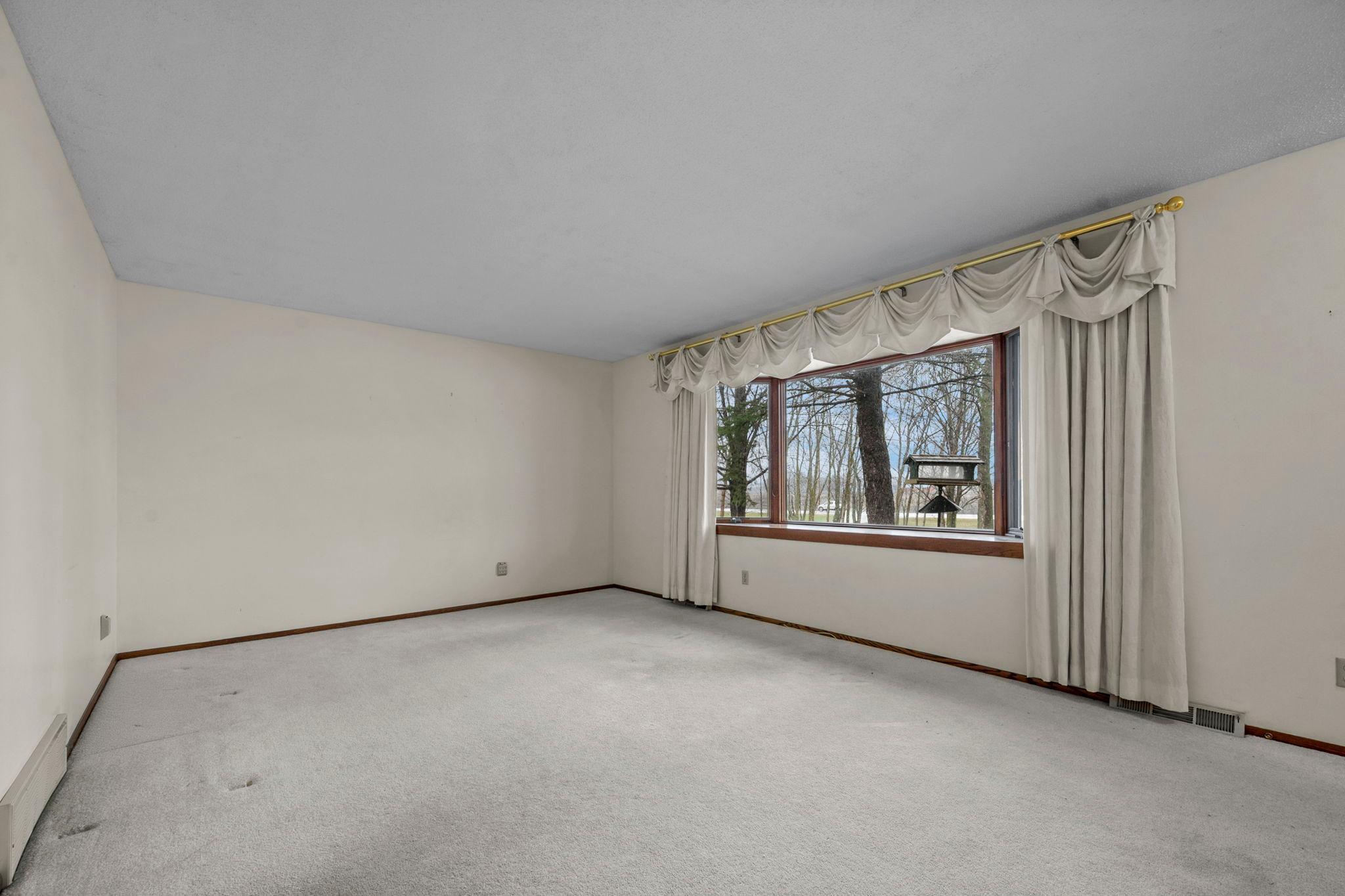 28-web-or-mls-3761 W 230th St-130.jpg