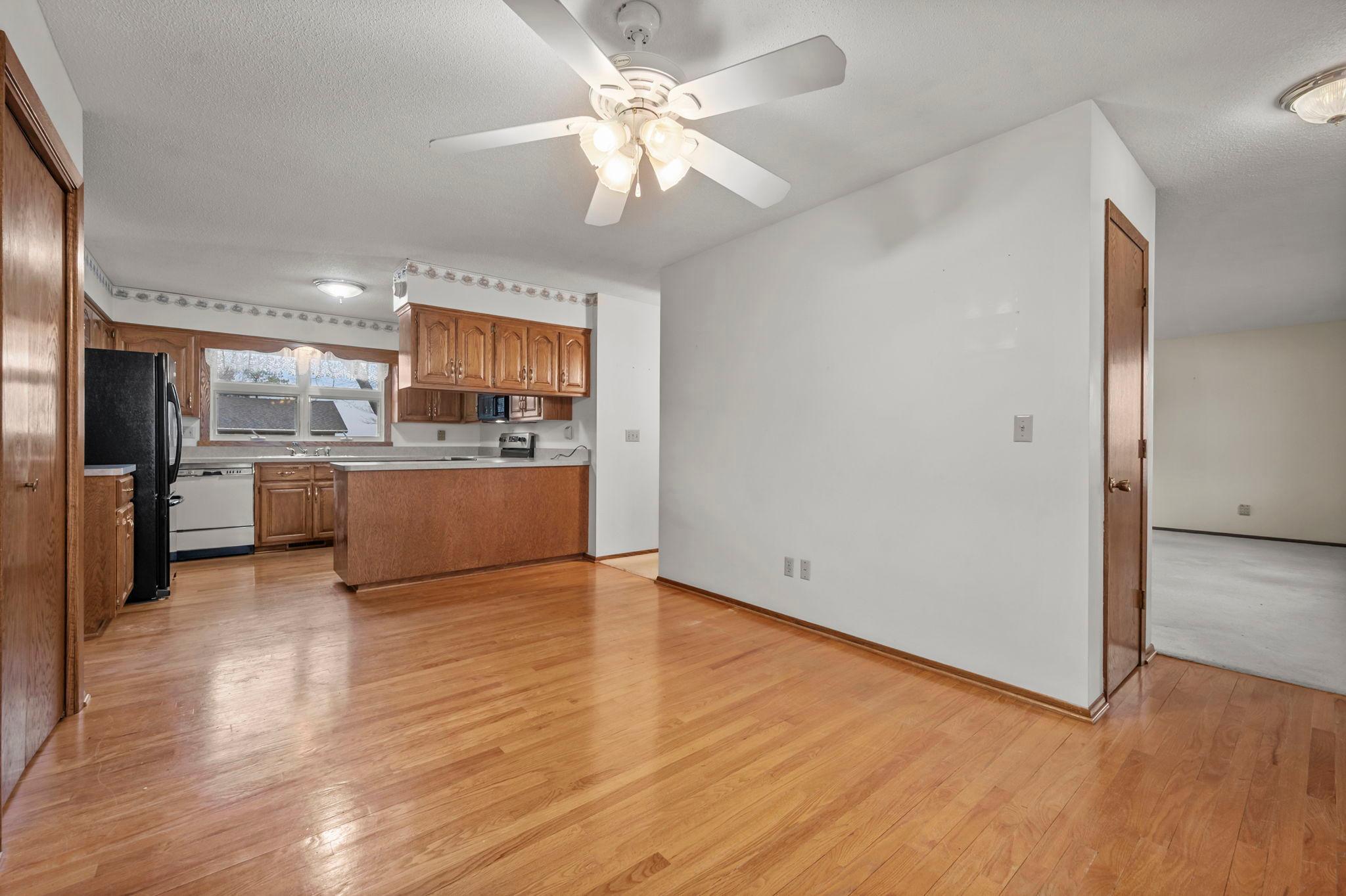 34-web-or-mls-3761 W 230th St-150.jpg