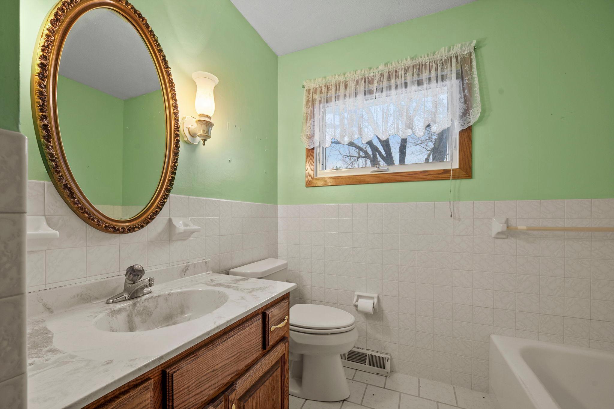 52-web-or-mls-3761 W 230th St-209.jpg