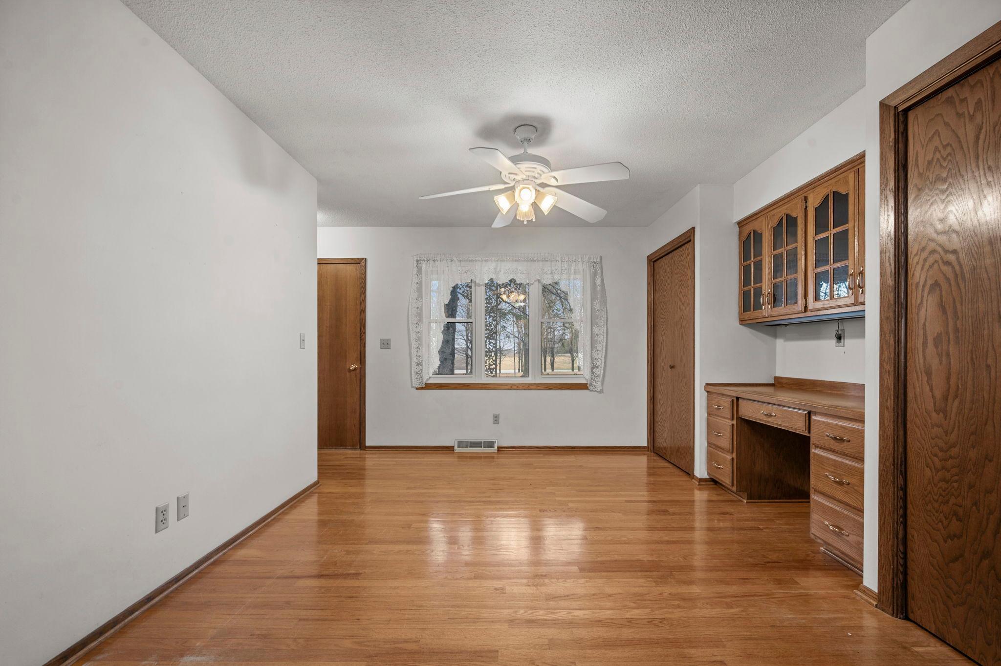 35-web-or-mls-3761 W 230th St-155.jpg