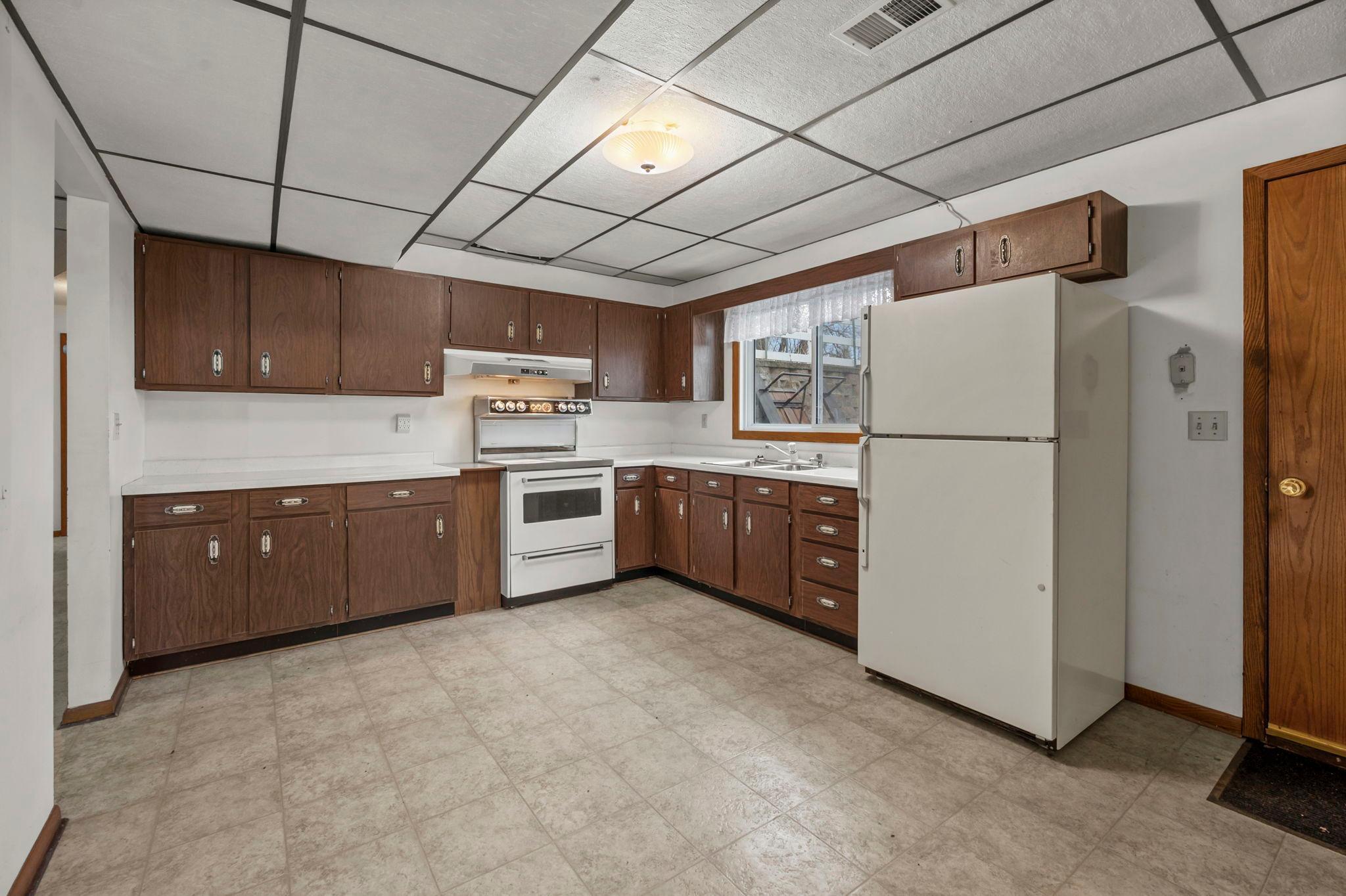 63-web-or-mls-3761 W 230th St-69.jpg