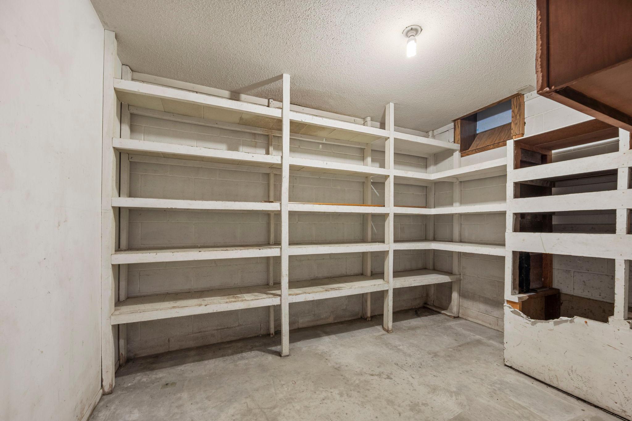 70-web-or-mls-3761 W 230th St-109.jpg