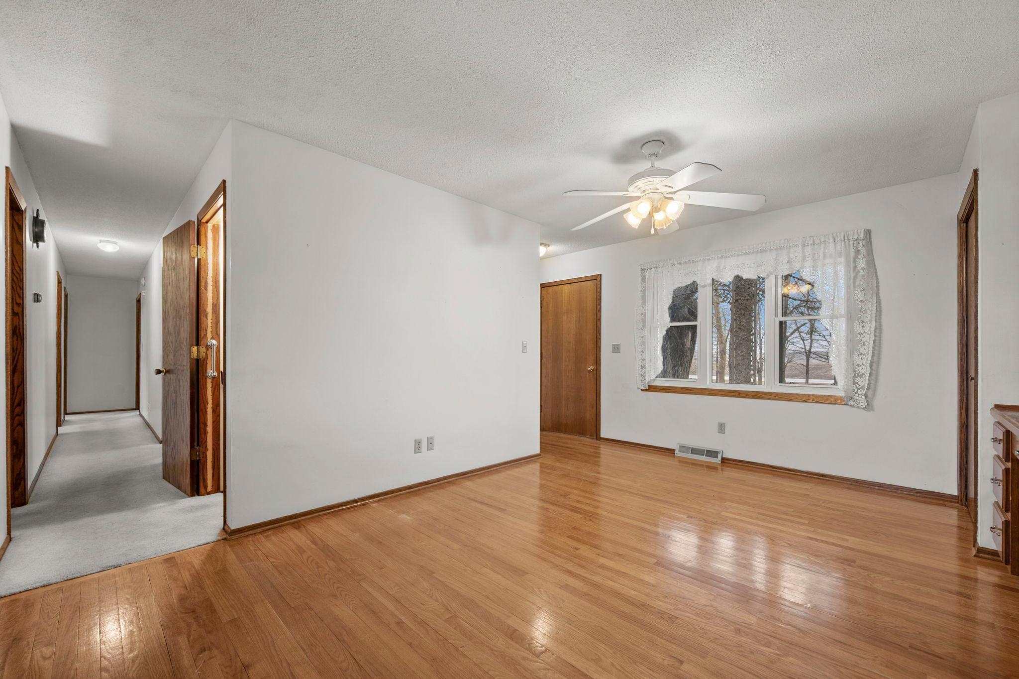 37-web-or-mls-3761 W 230th St-160.jpg