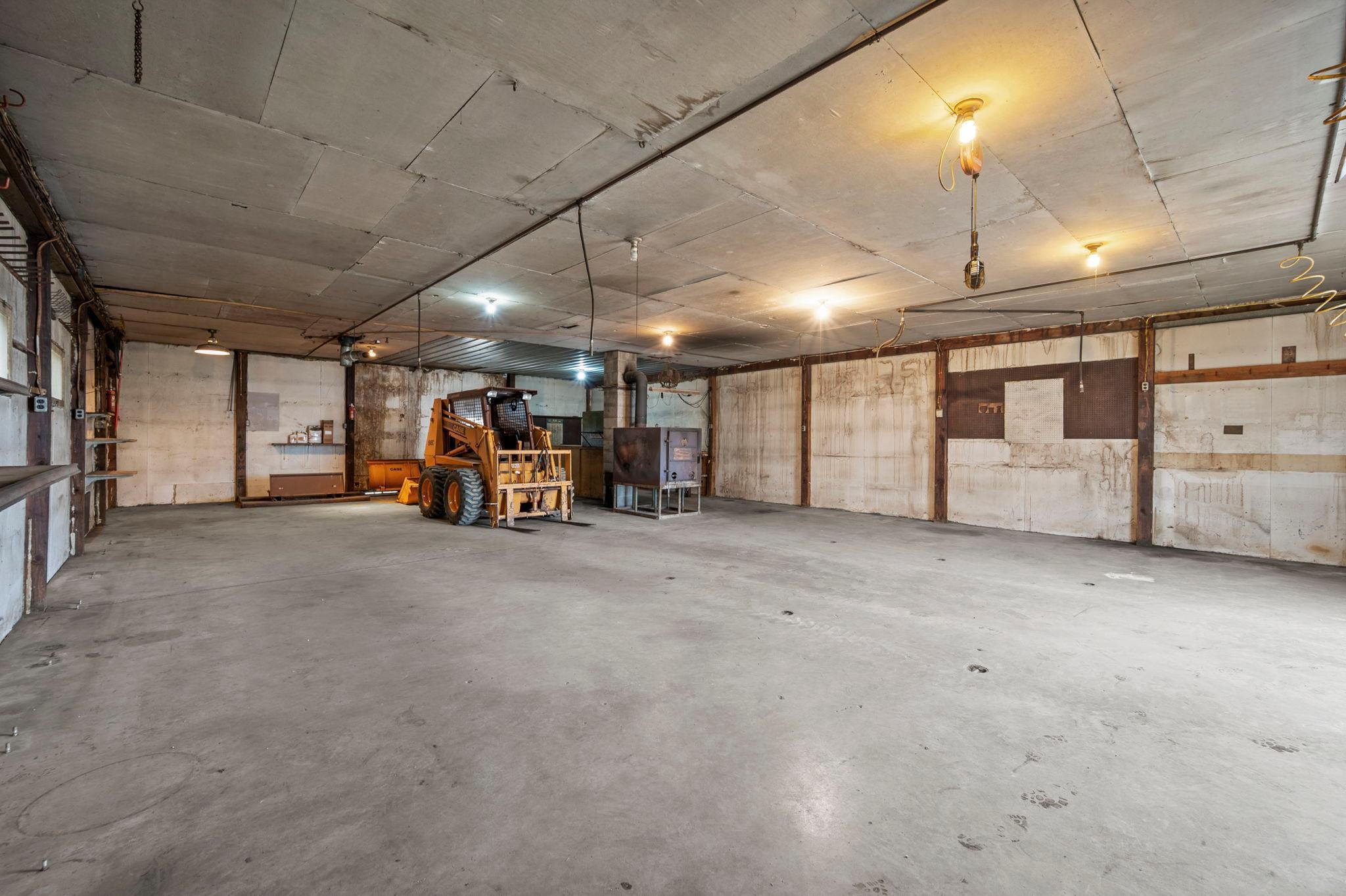 76-web-or-mls-3761 W 230th St-254.jpg