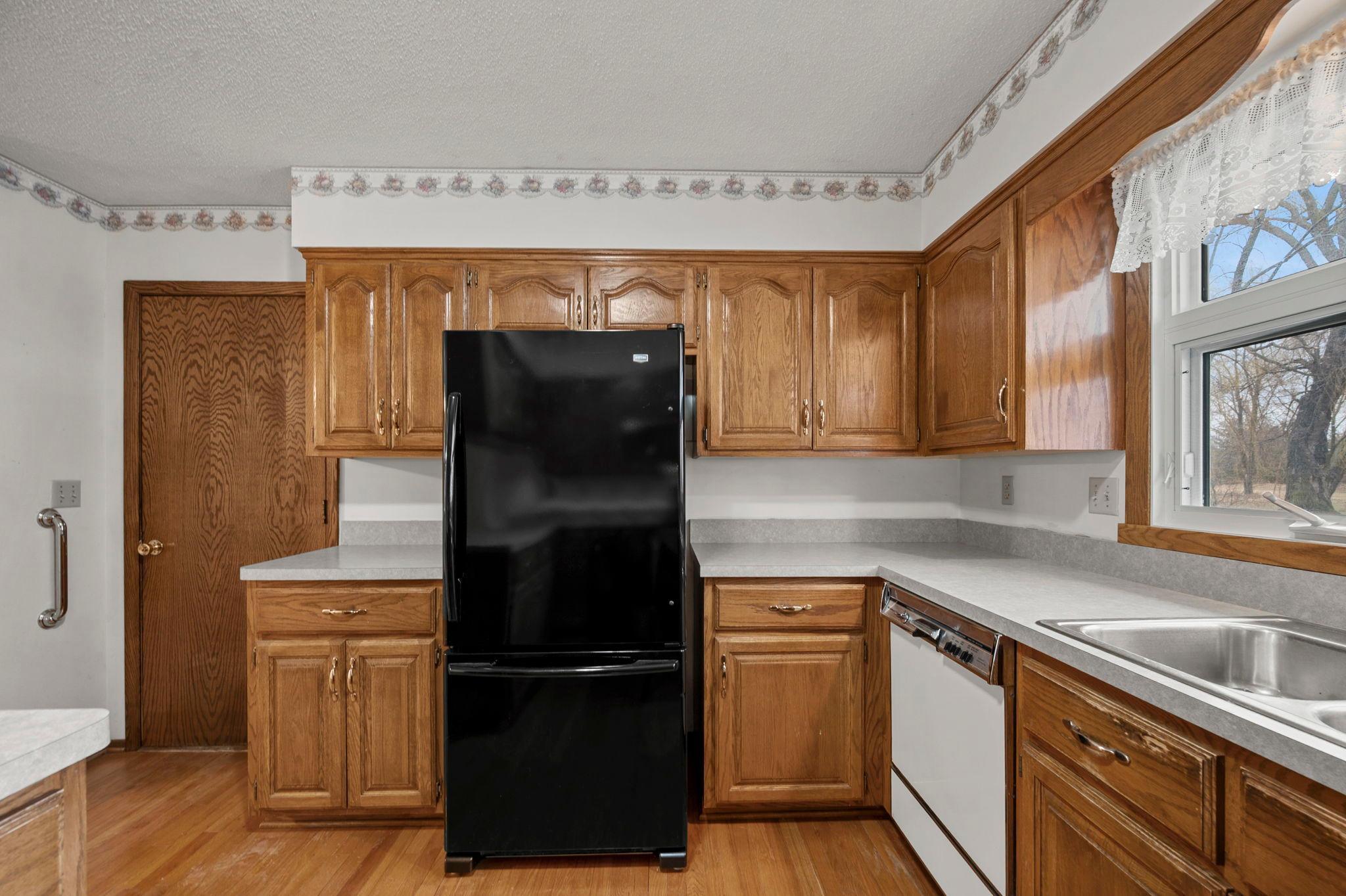 44-web-or-mls-3761 W 230th St-201.jpg