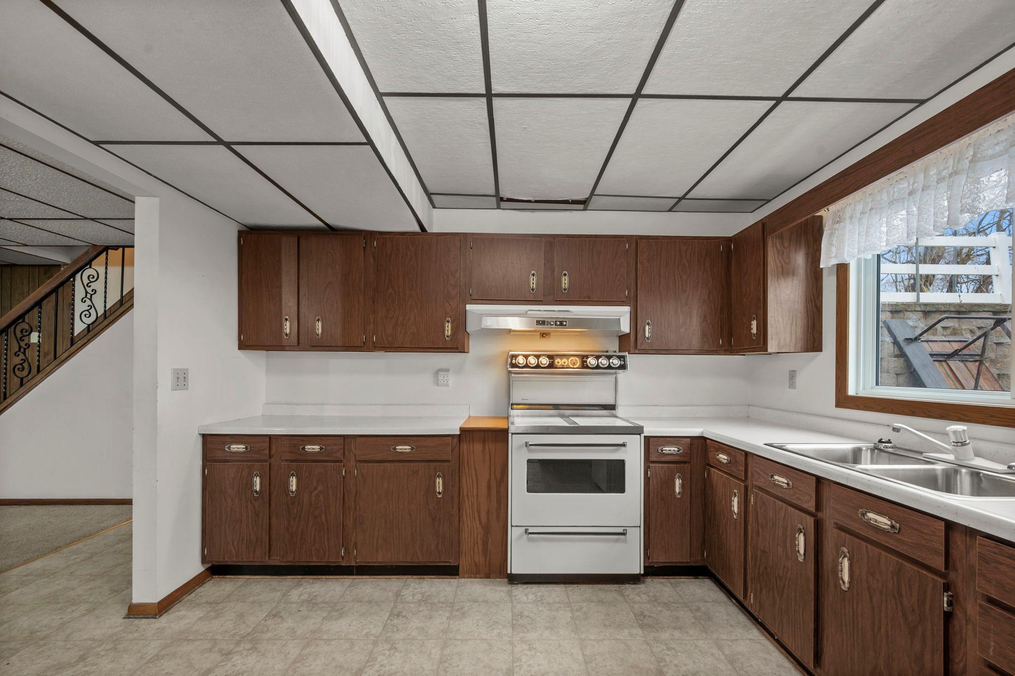 65-web-or-mls-3761 W 230th St-79.jpg