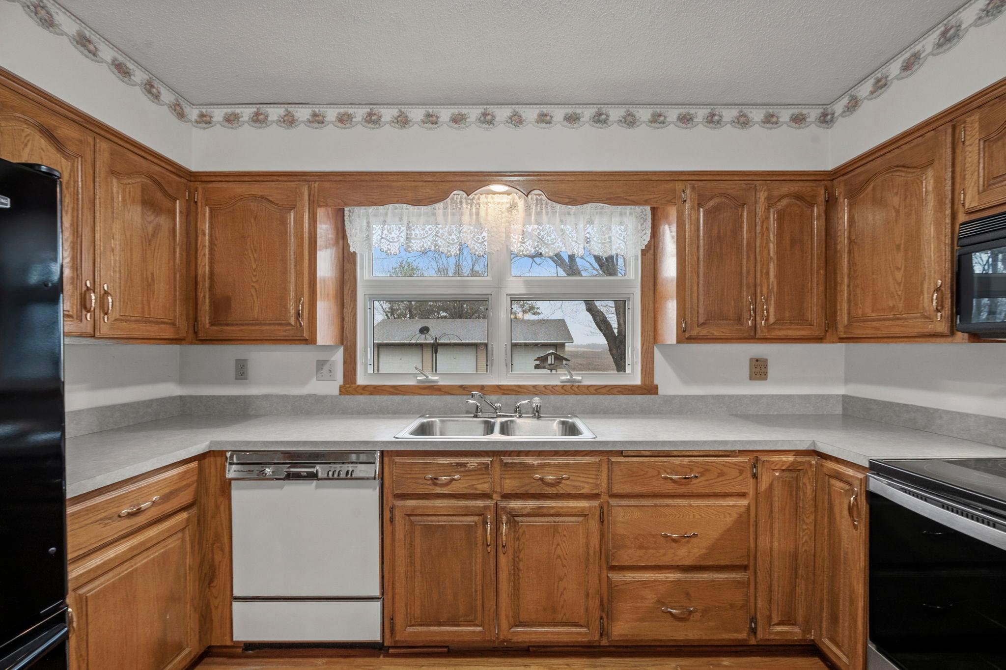 41-web-or-mls-3761 W 230th St-183.jpg