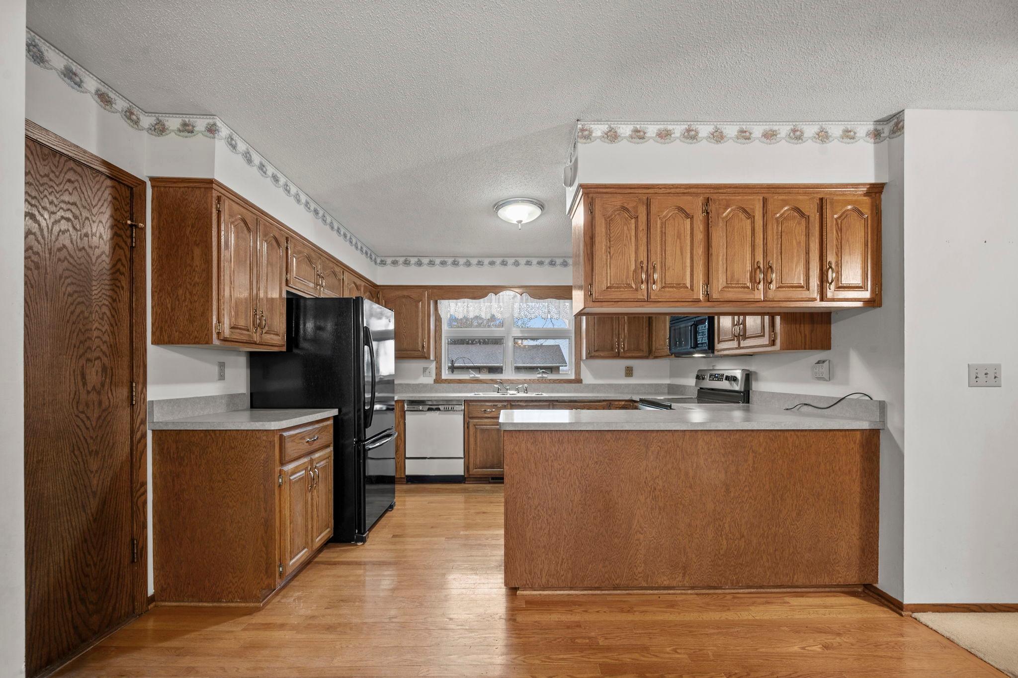 38-web-or-mls-3761 W 230th St-162.jpg