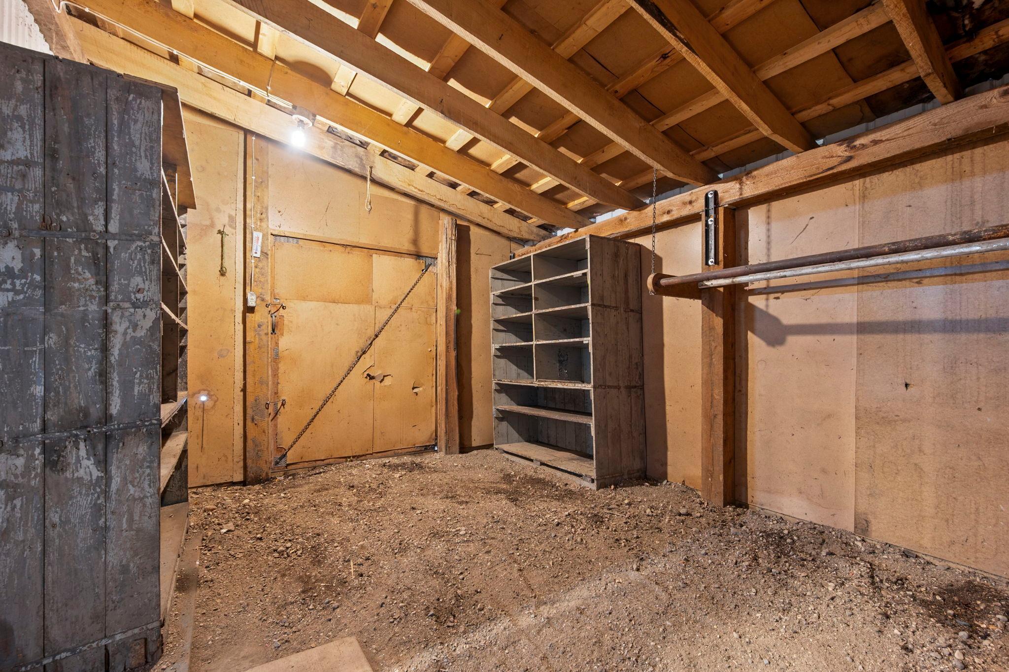 77-web-or-mls-3761 W 230th St-259.jpg