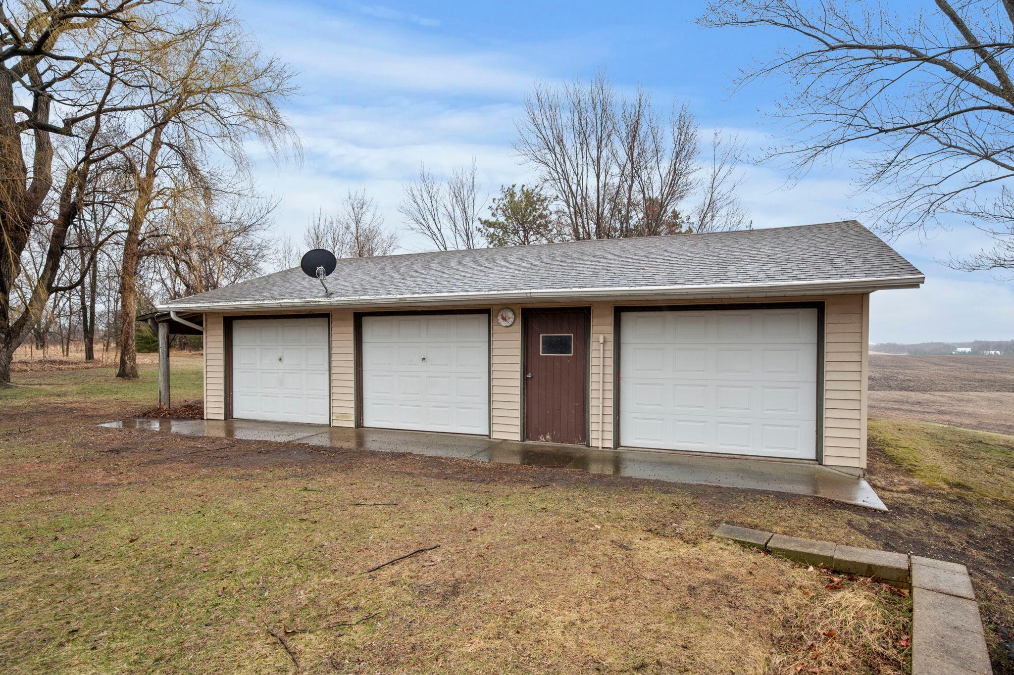 83-web-or-mls-3761 W 230th St-11.jpg