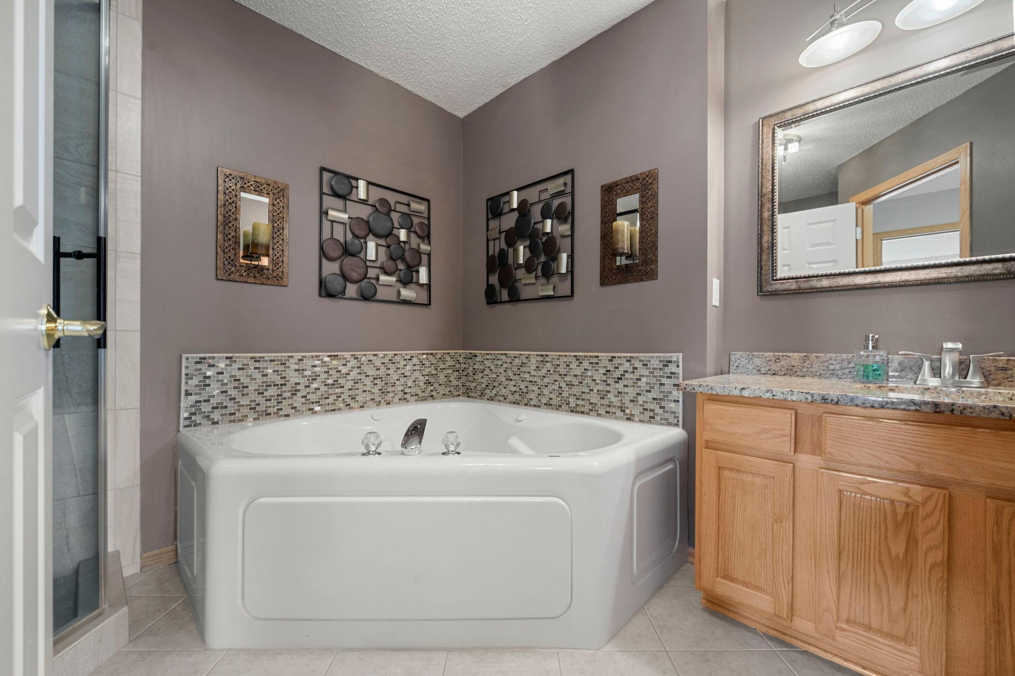 58-web-or-mls-2177 Eagle Trace Ln-206.jpg