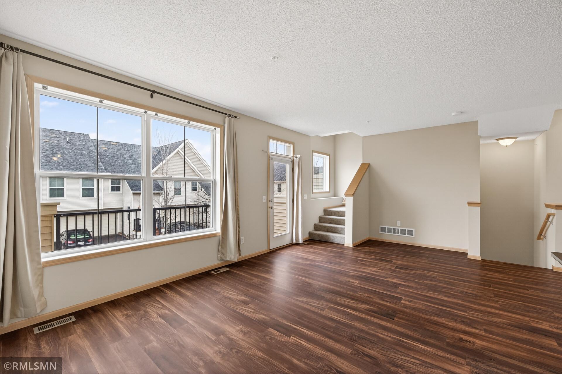 1c - Living - Kitchen.jpg