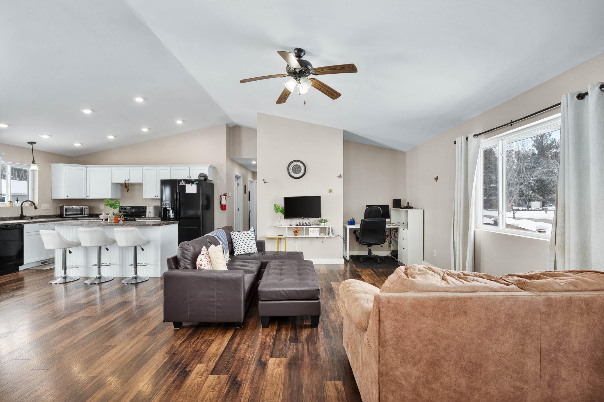 12) 69350-69c6f0928c120.jpg