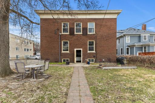 Large, common yard is fully fenced.