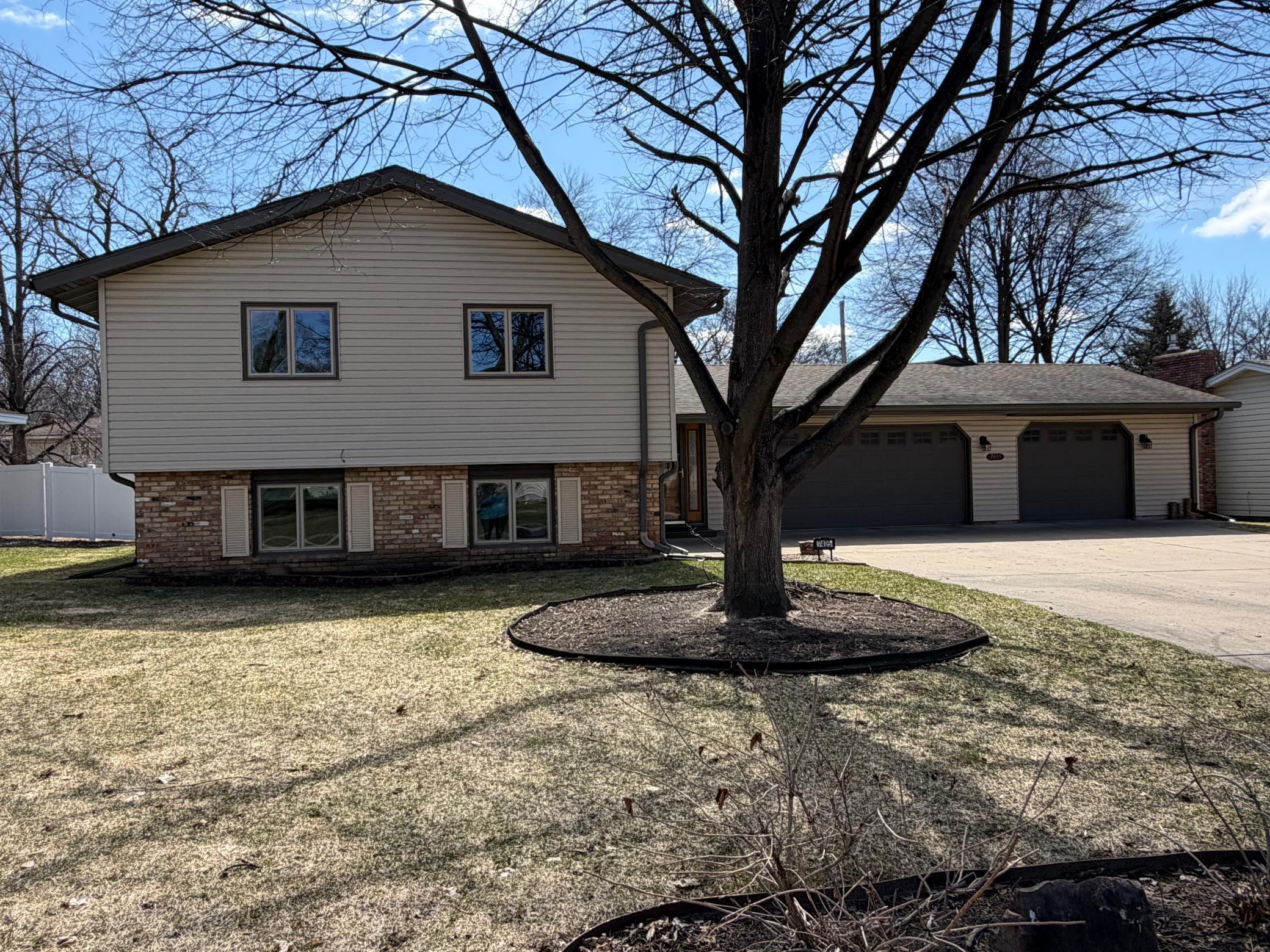 Concrete drive, maintenance-free siding, soffit and fascia. New windows 2025 in the entire house.