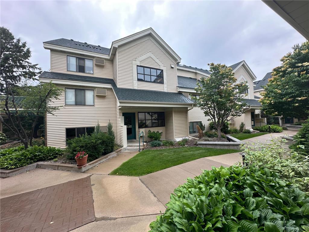 Welcome Home - 7631 Edinborough Way #5319, Edina