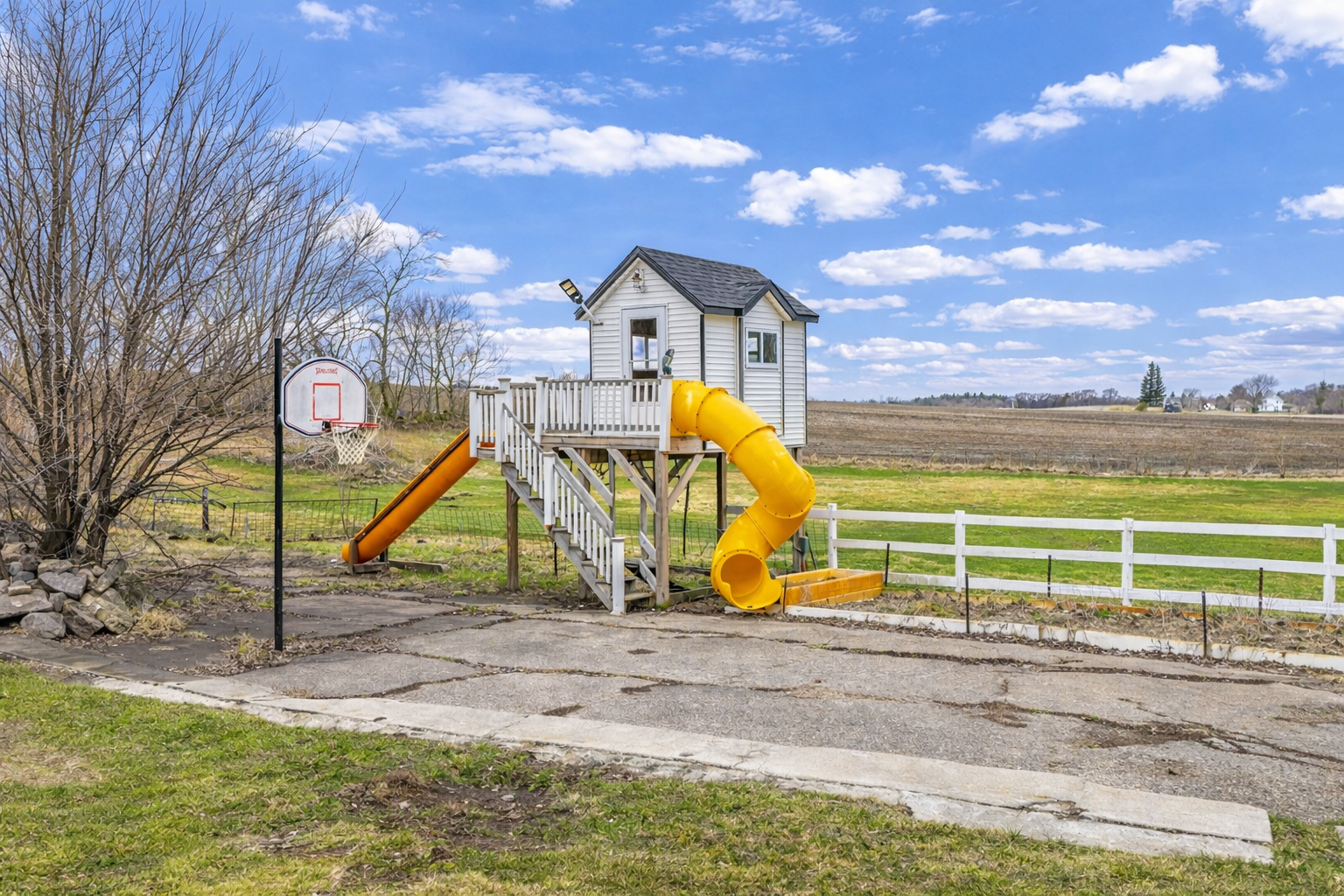 Outdoor Retreat – Elevated Playhouse – Memories Start Here.png