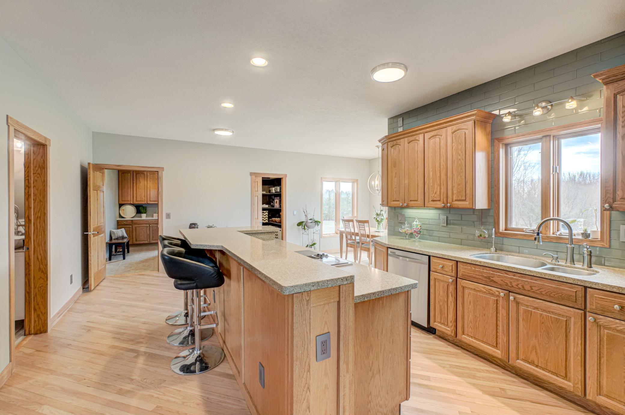 see the blaksplash to the ceiling 503 164th Ave